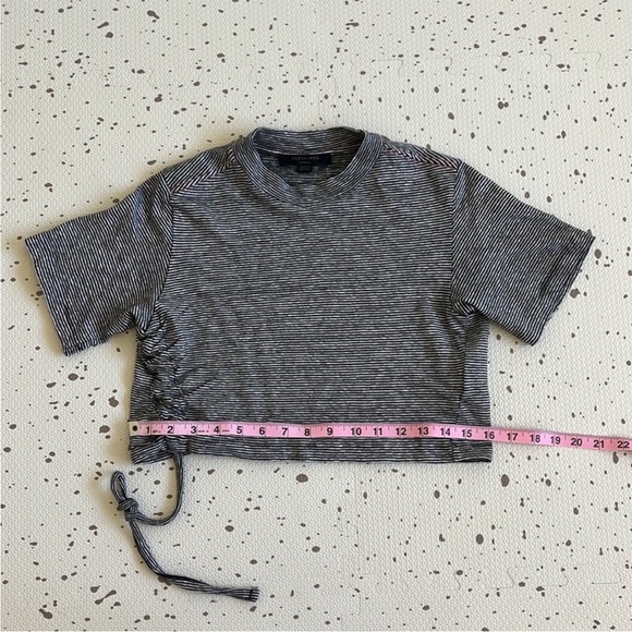 💘 ALL SAINTS - BLACK & WHITE BENNO LIN STRIPE CROPPED CINCH TEE SHIRT - Picture 4 of 5